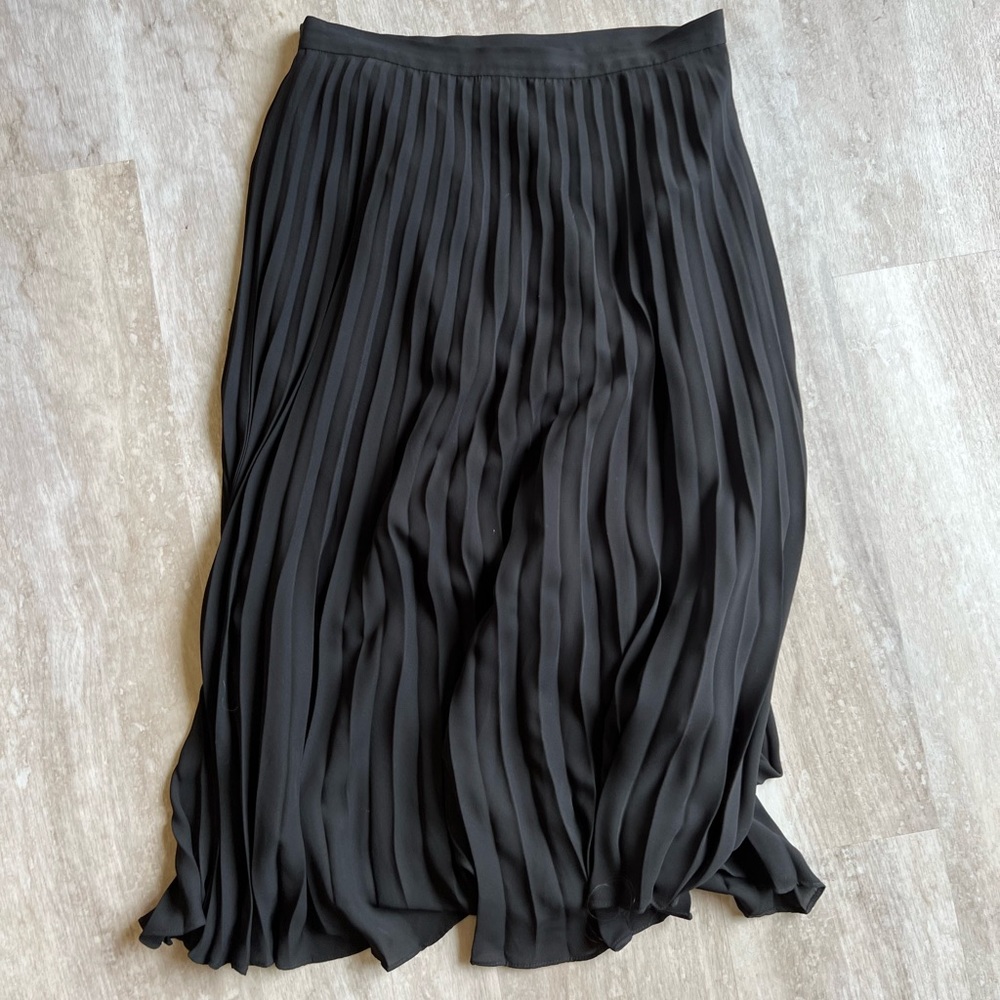 Tahari pleated midi skirt